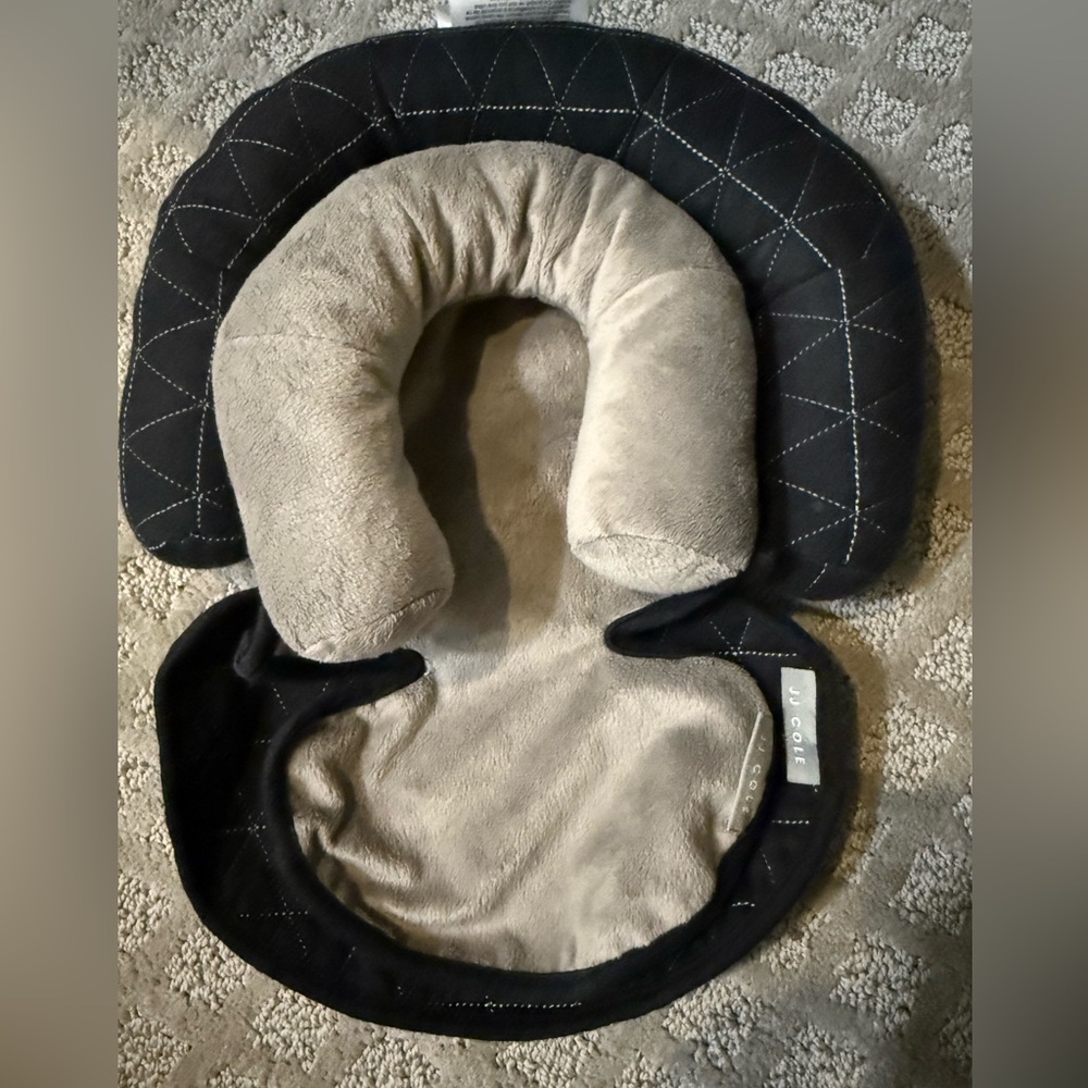 Newborn head support for carseat
